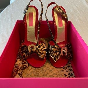 Betsey Johnson Cheeta heels; silky multi colored with golden accents